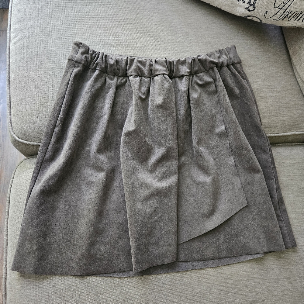 Aritzia Wilfred Free Fux Suede Mini Skirt Tulip Hem - Picture 2 of 9
